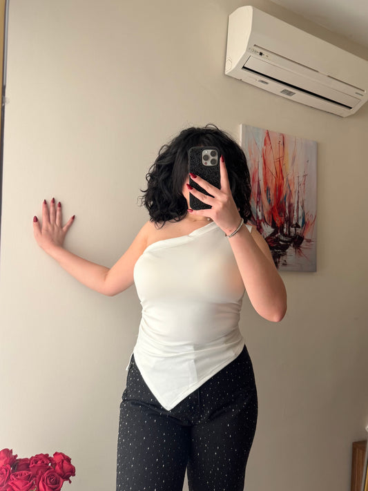 Beyaz Asimetrik Kesim Kadın Bluz